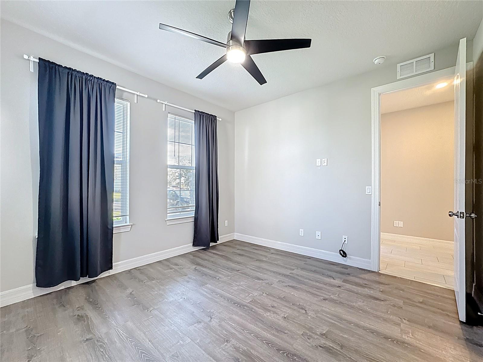 LIVE OAK LAKE PH 1 - Residential Lease