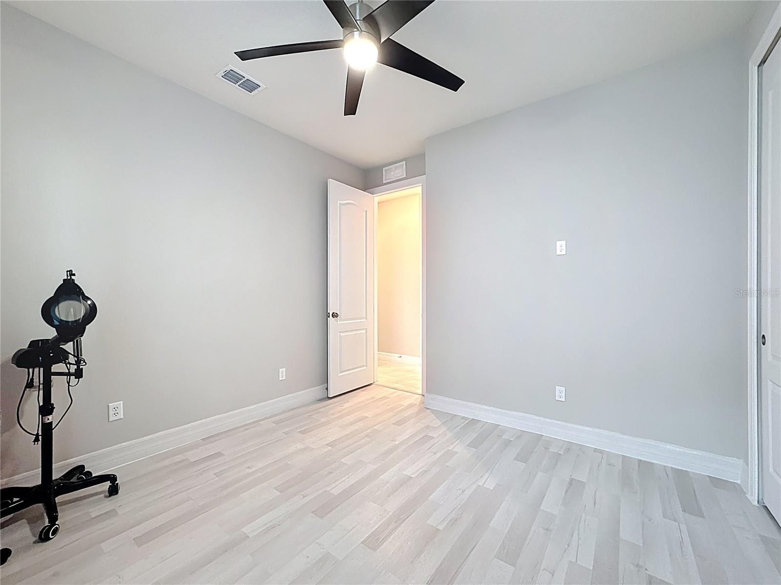 LIVE OAK LAKE PH 1 - Residential Lease