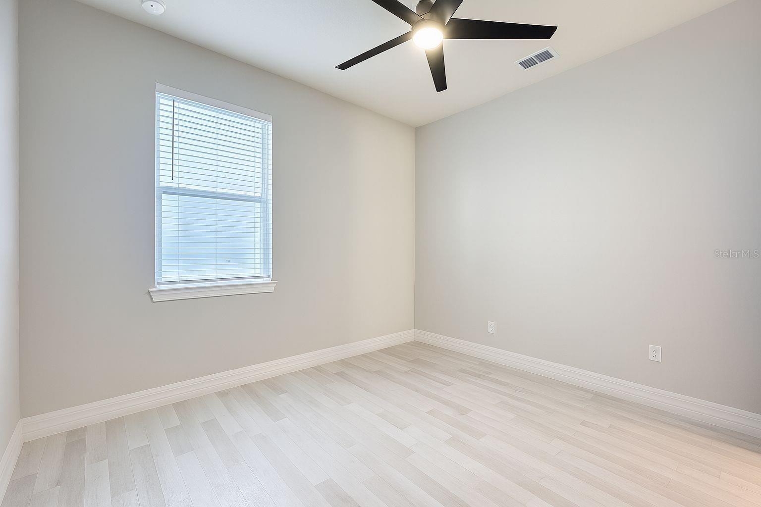 LIVE OAK LAKE PH 1 - Residential Lease