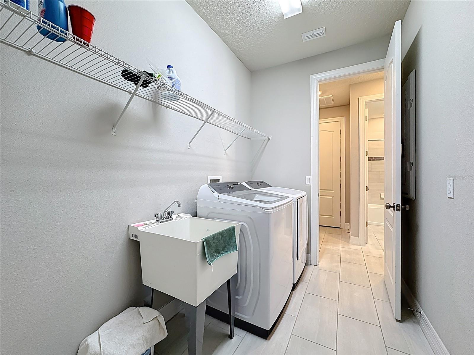 LIVE OAK LAKE PH 1 - Residential Lease