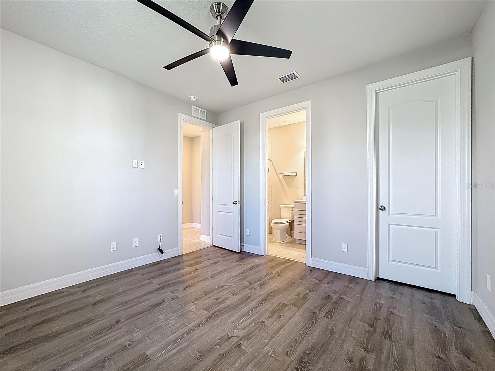 LIVE OAK LAKE PH 1 - Residential Lease