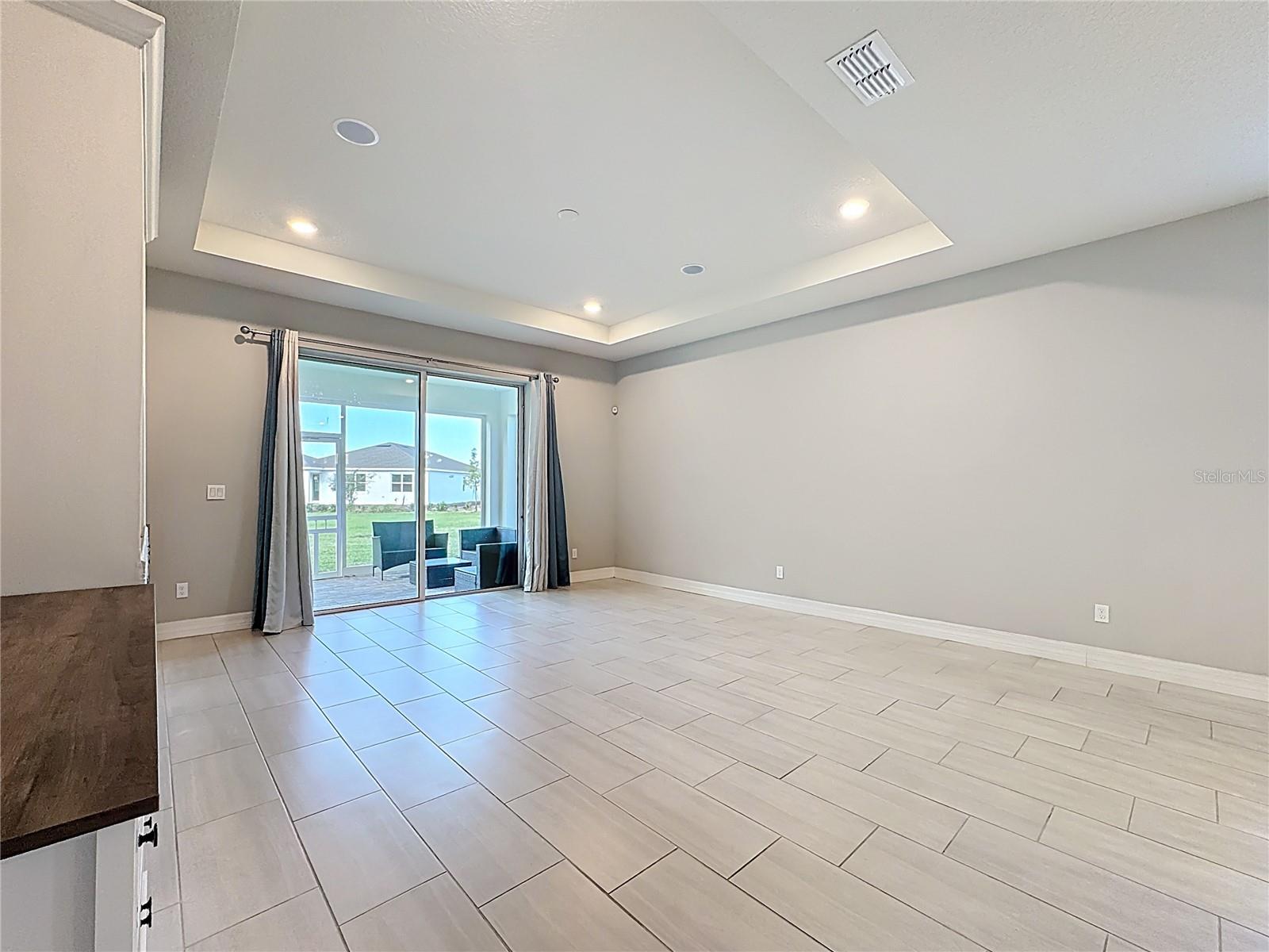 LIVE OAK LAKE PH 1 - Residential Lease