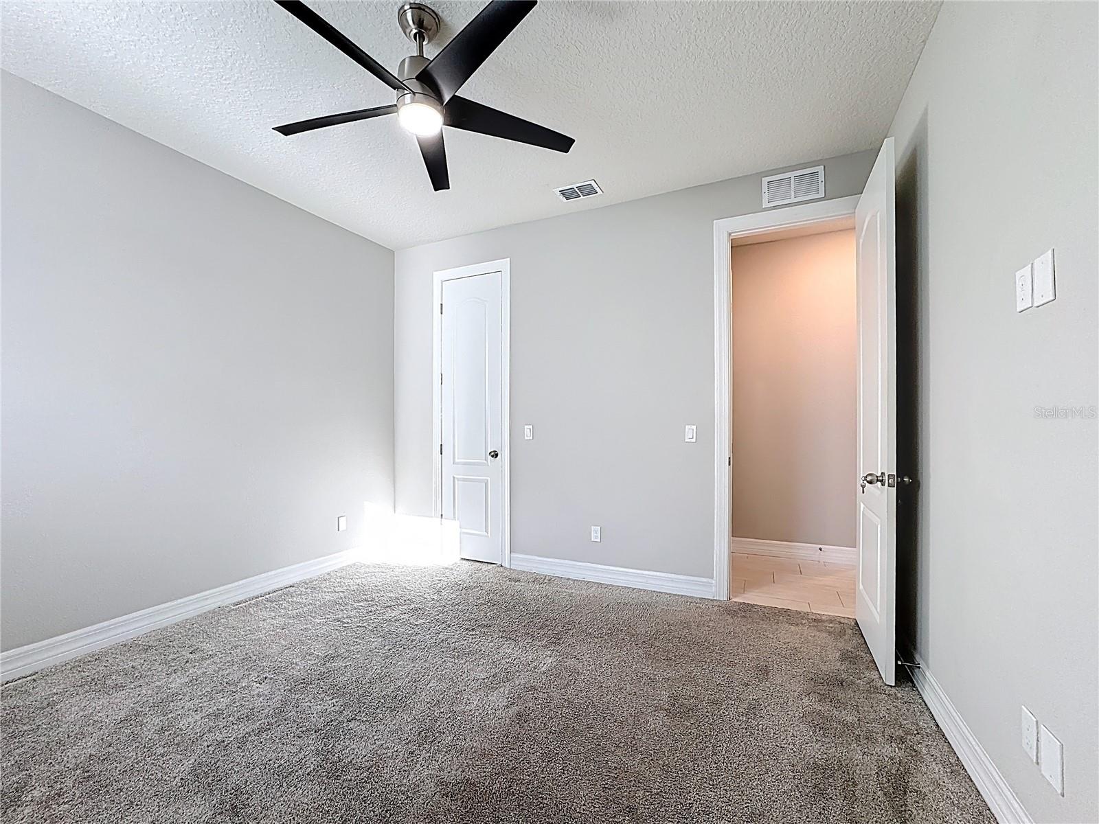 LIVE OAK LAKE PH 1 - Residential Lease