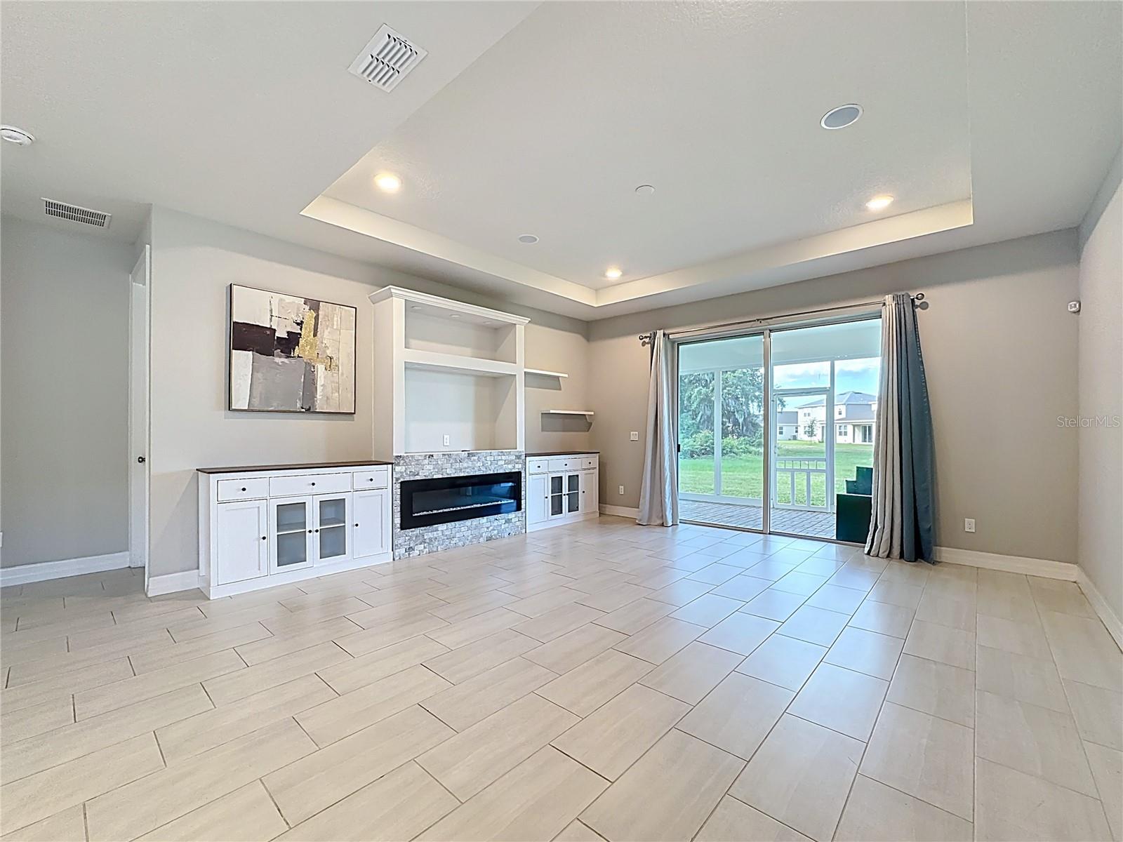 LIVE OAK LAKE PH 1 - Residential Lease