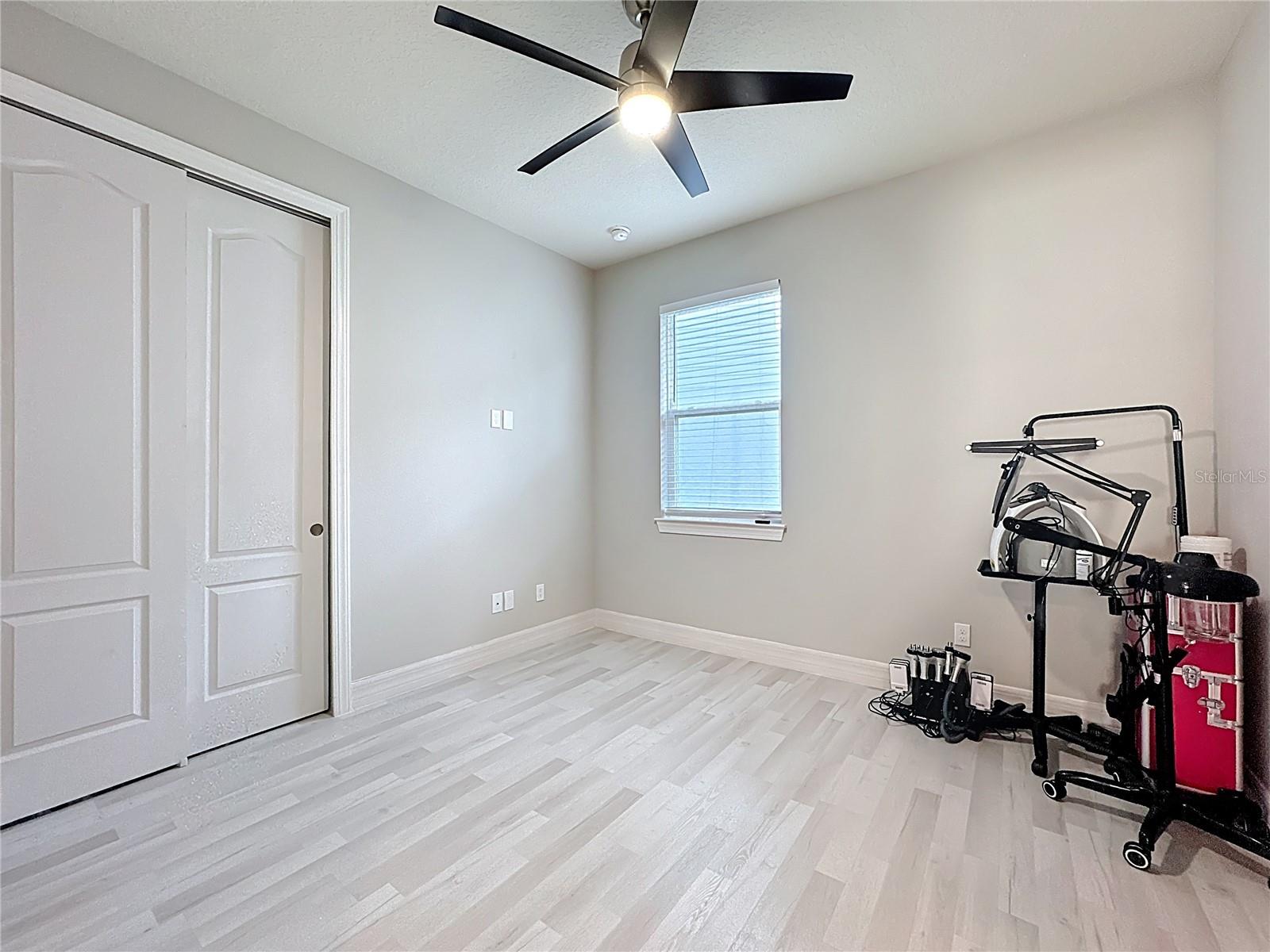 LIVE OAK LAKE PH 1 - Residential Lease