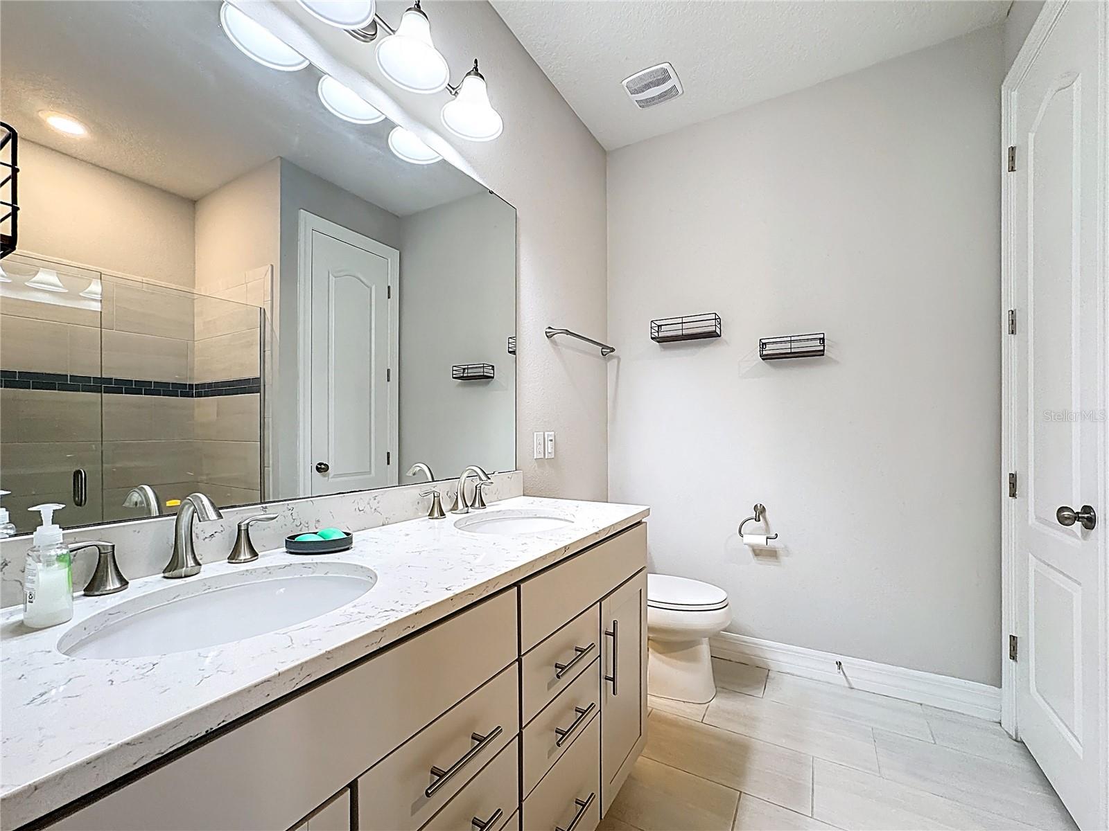 LIVE OAK LAKE PH 1 - Residential Lease