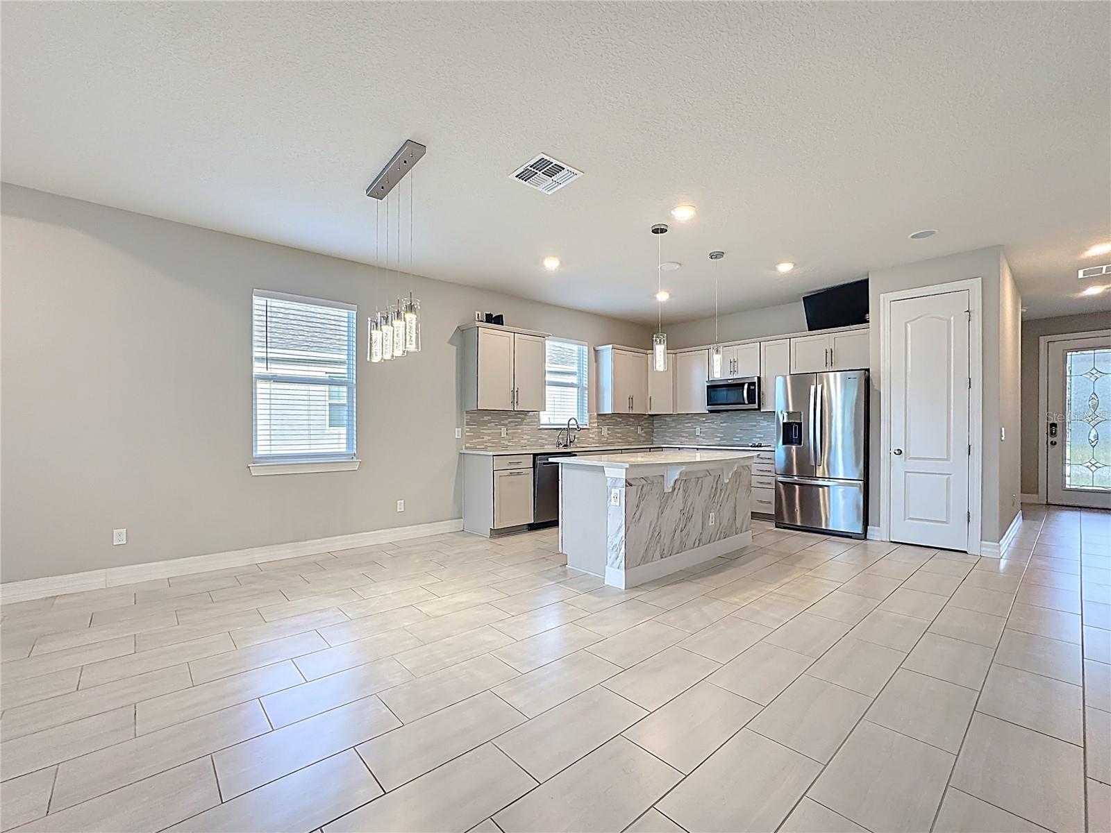 LIVE OAK LAKE PH 1 - Residential Lease