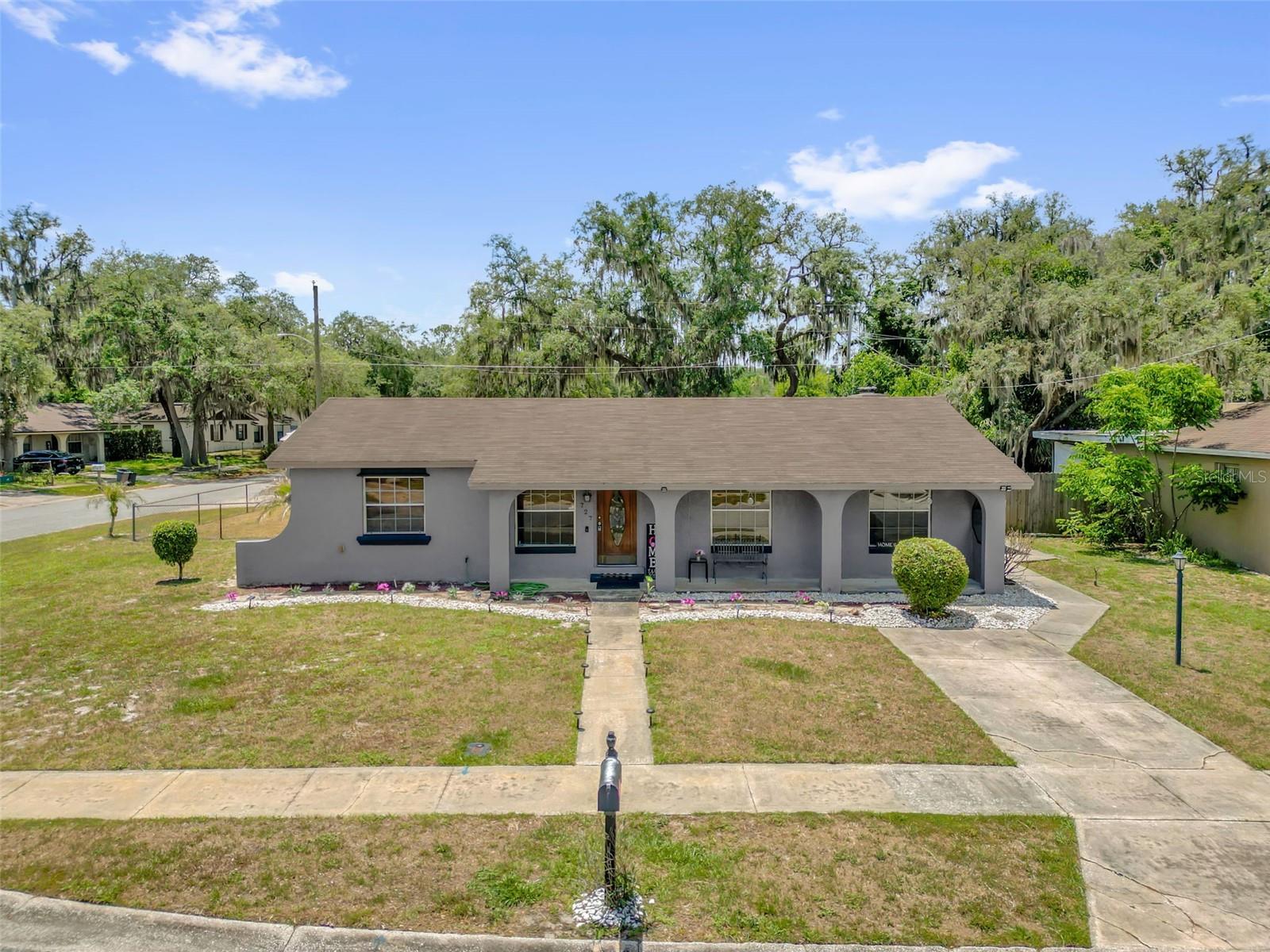 727 BAYWOOD CIRCLE