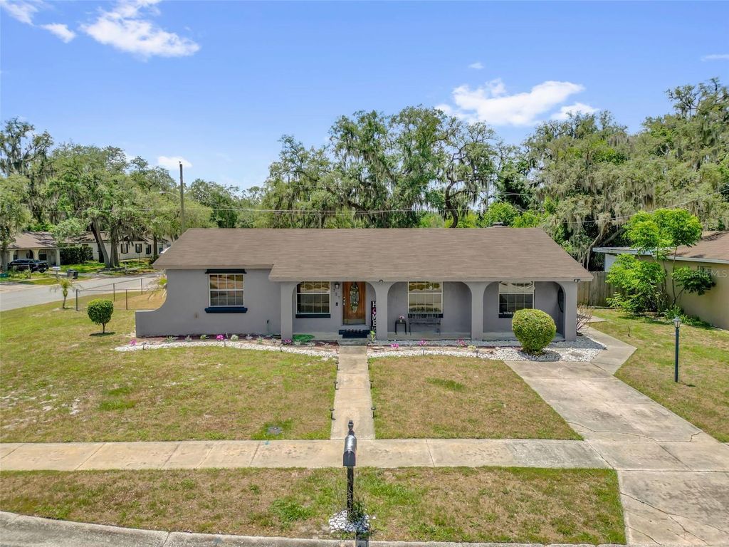 Photo of 727 Baywood Circle, Sanford, FL 32773 (MLS # O6407495)