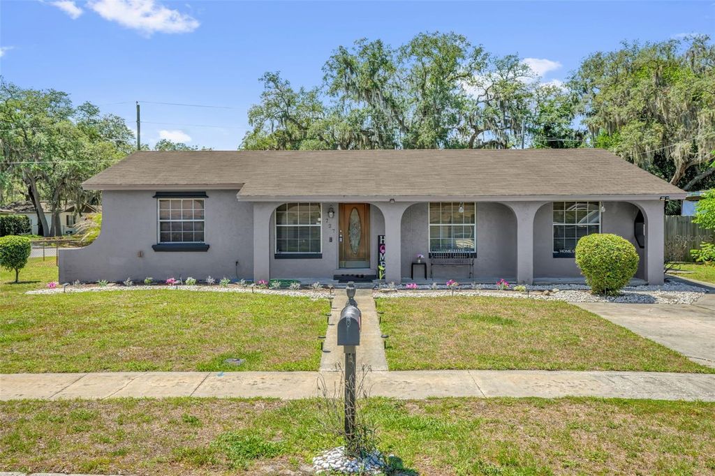 Photo of 727 Baywood Circle, Sanford, FL 32773 (MLS # O6407495)