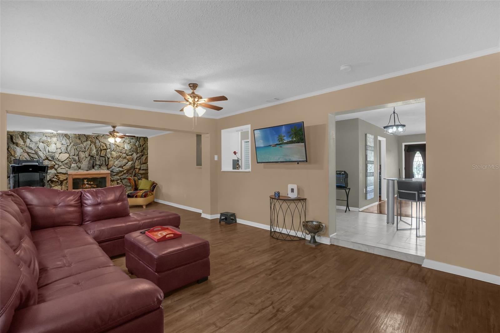 727 BAYWOOD CIRCLE