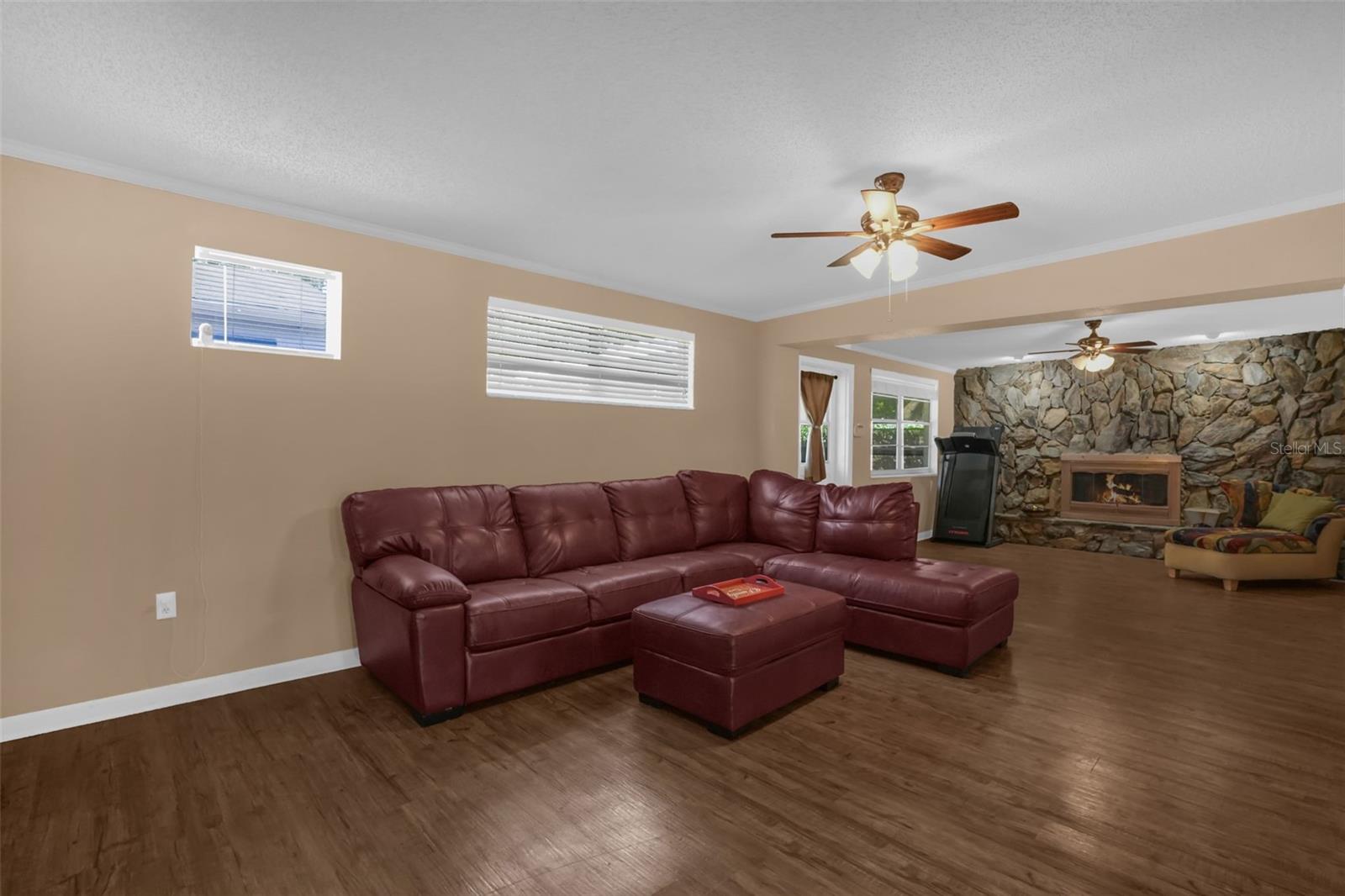 727 BAYWOOD CIRCLE