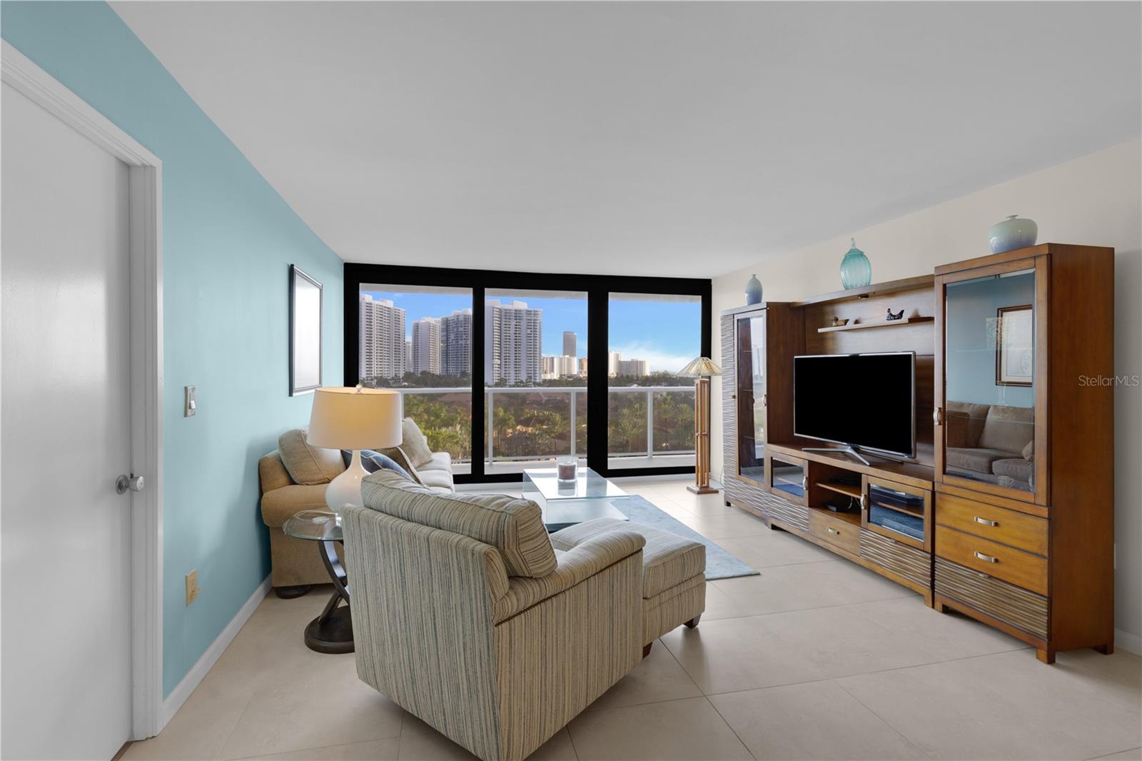 3701 N COUNTRY CLUB DRIVE 1009