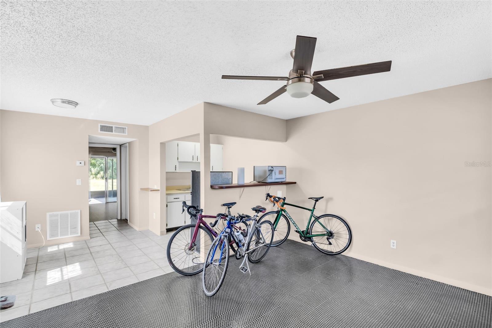 HILL CREST VILLAS - Residential