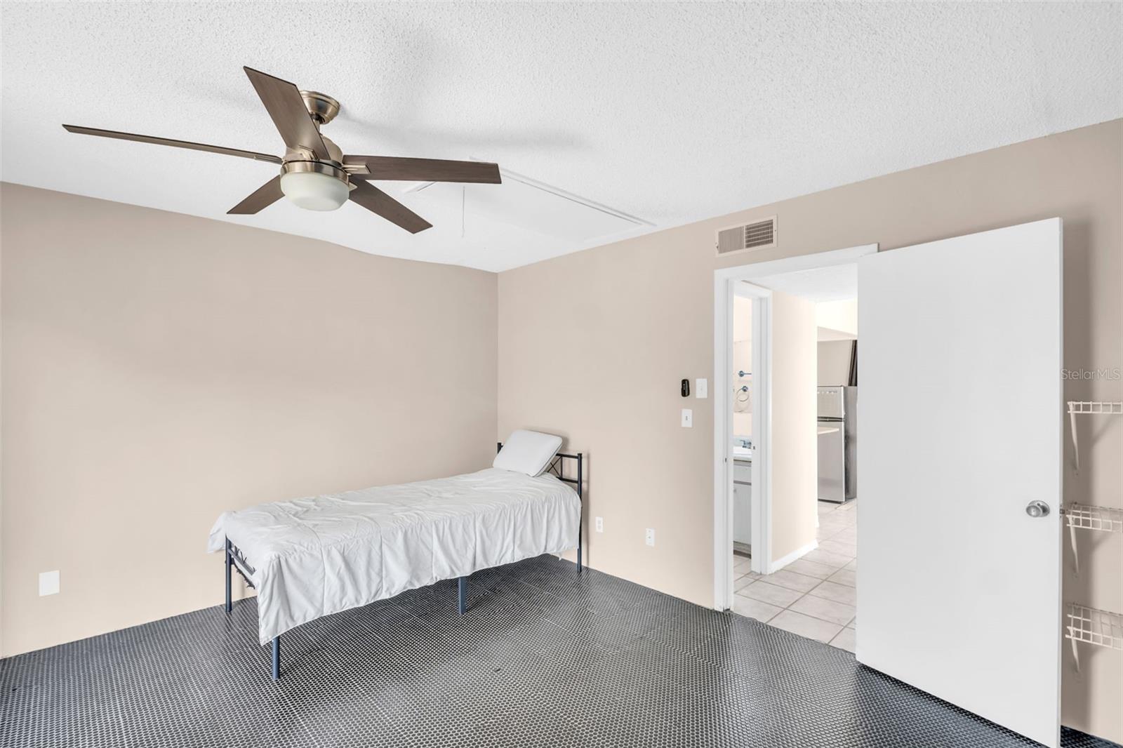 HILL CREST VILLAS - Residential