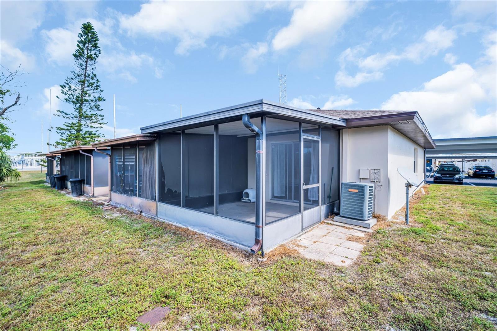 HILL CREST VILLAS - Residential