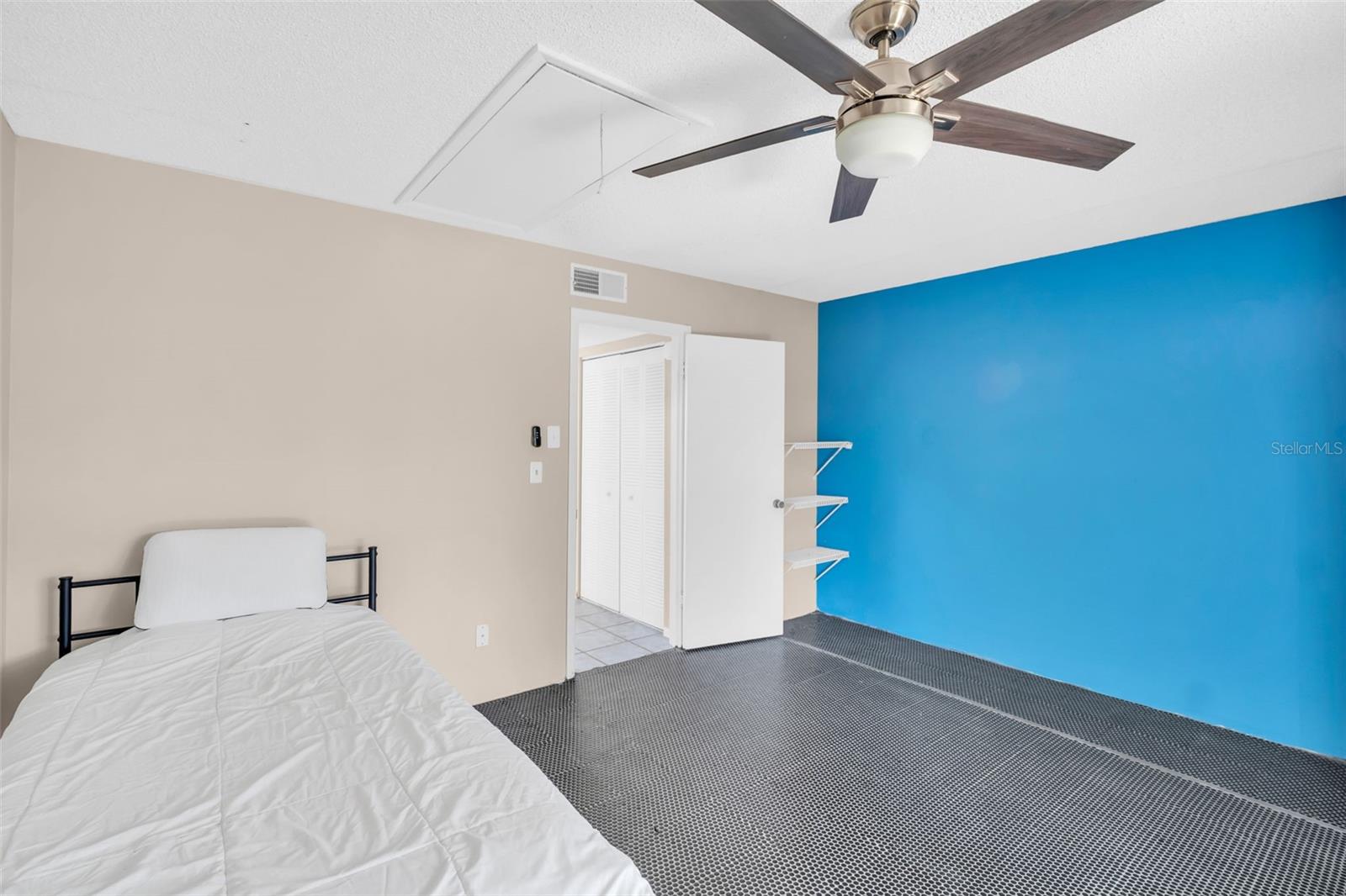 HILL CREST VILLAS - Residential