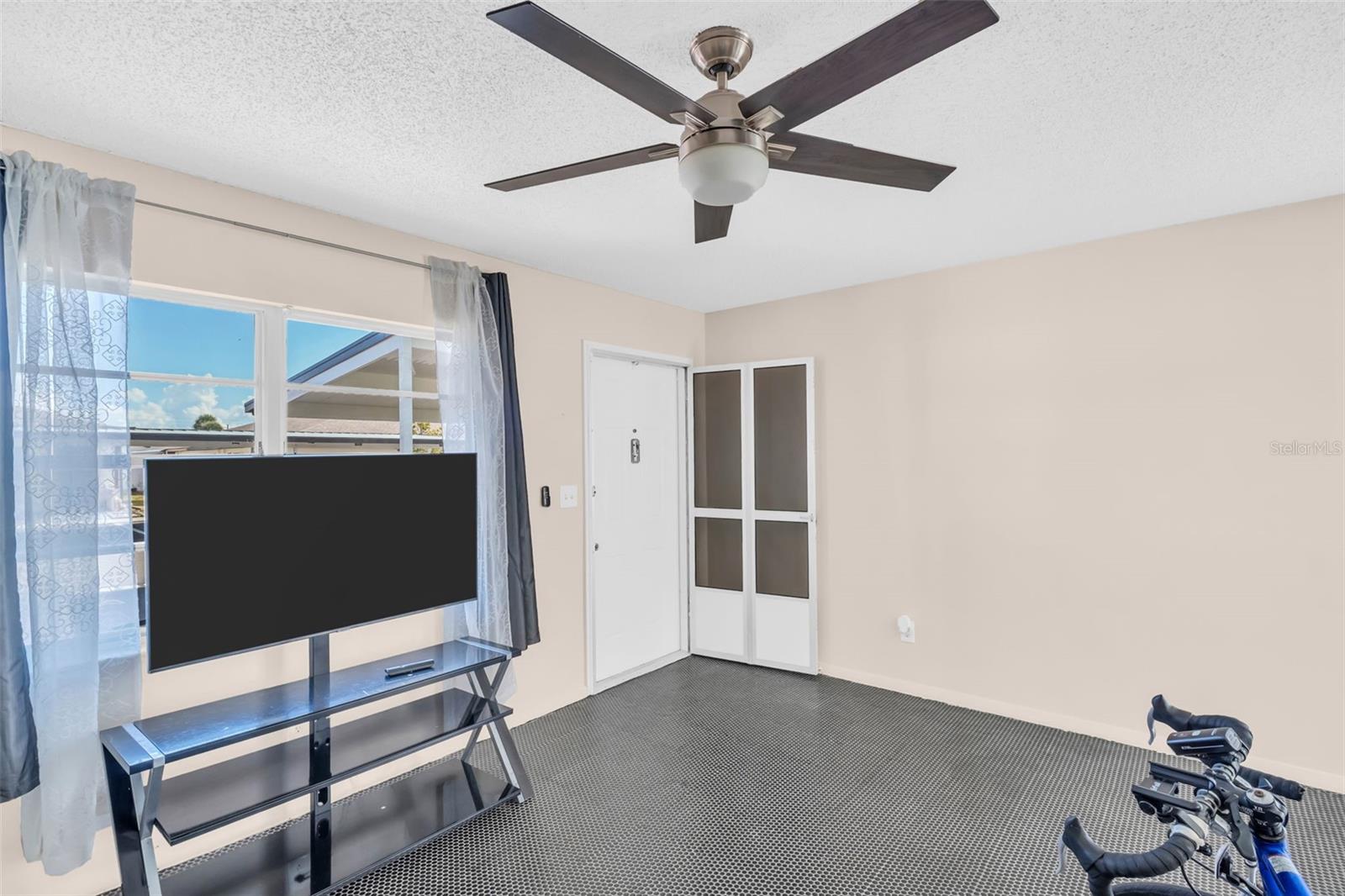 HILL CREST VILLAS - Residential