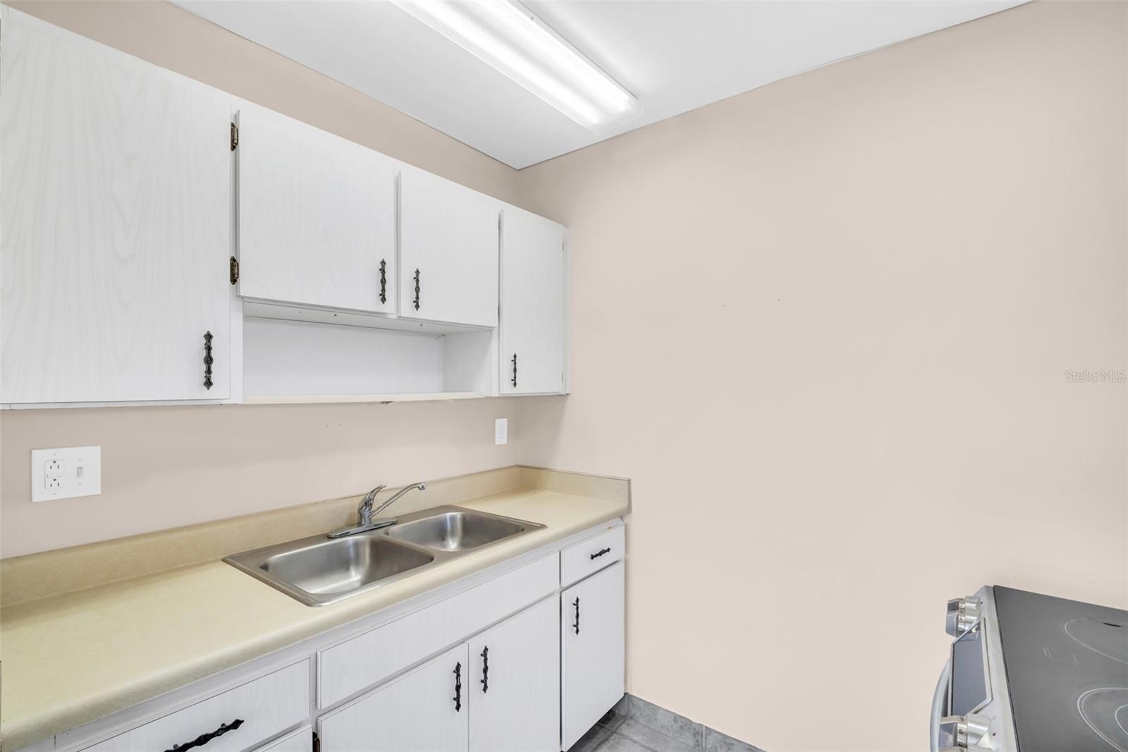 HILL CREST VILLAS - Residential