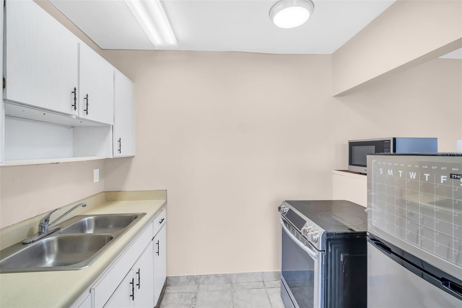 HILL CREST VILLAS - Residential