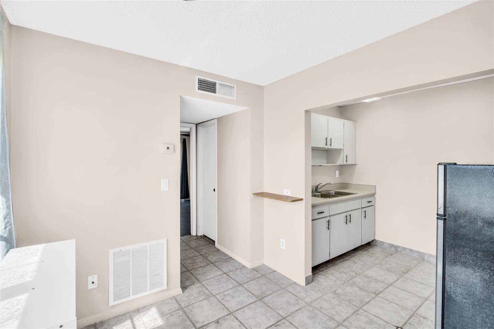 HILL CREST VILLAS - Residential