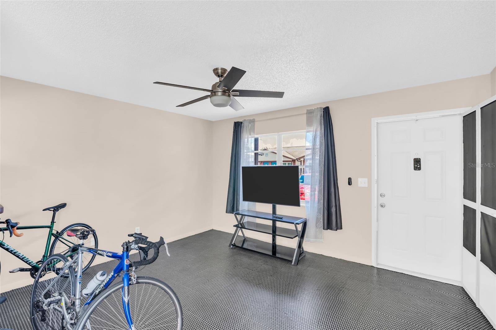 HILL CREST VILLAS - Residential