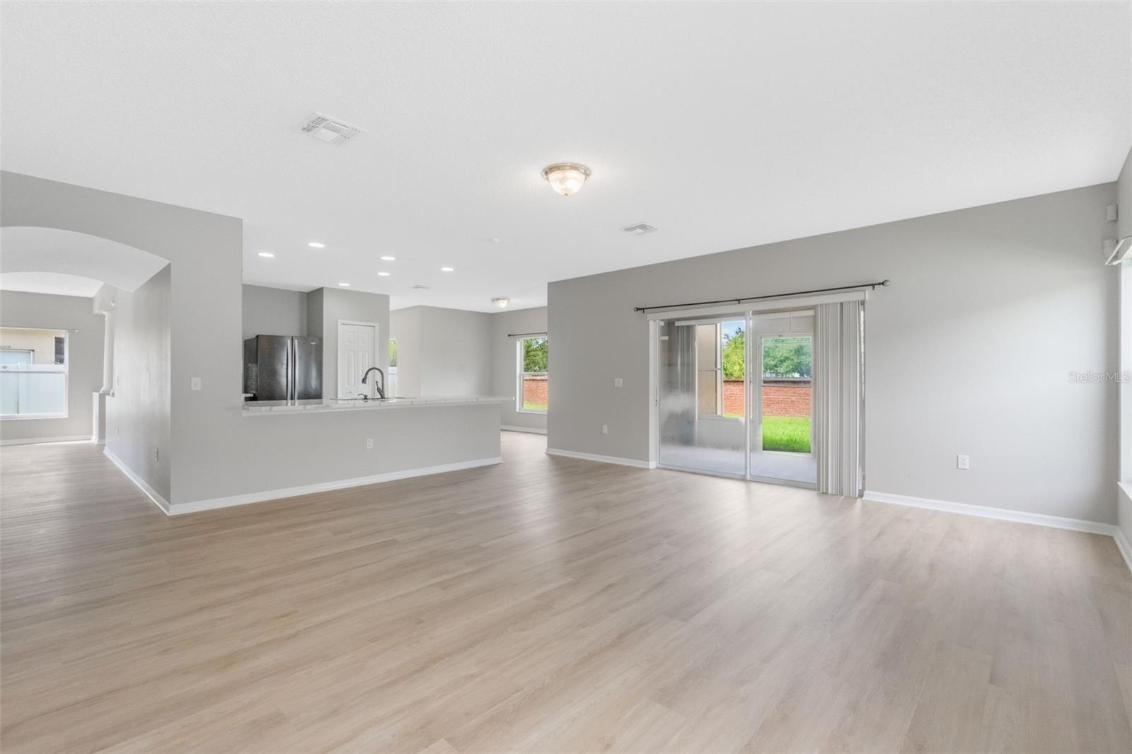 CREPE MYRTLE COVE CRESCENT LAKES - Residential