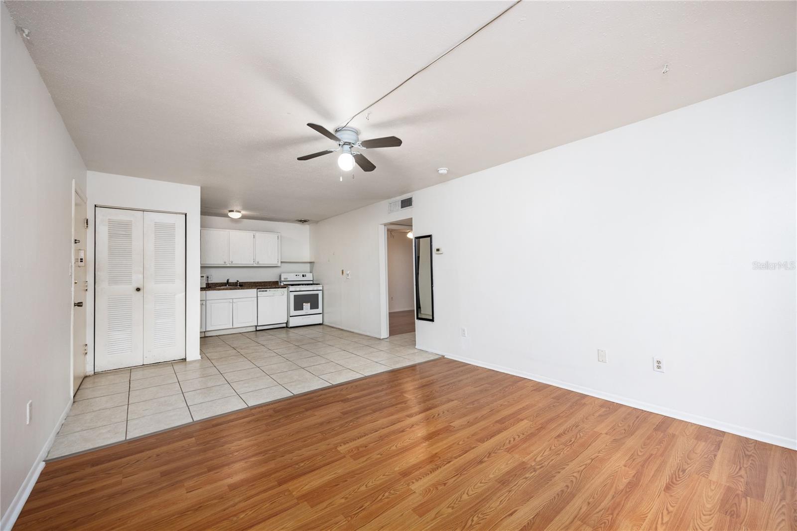 SUMMIT HOUSE - Residential