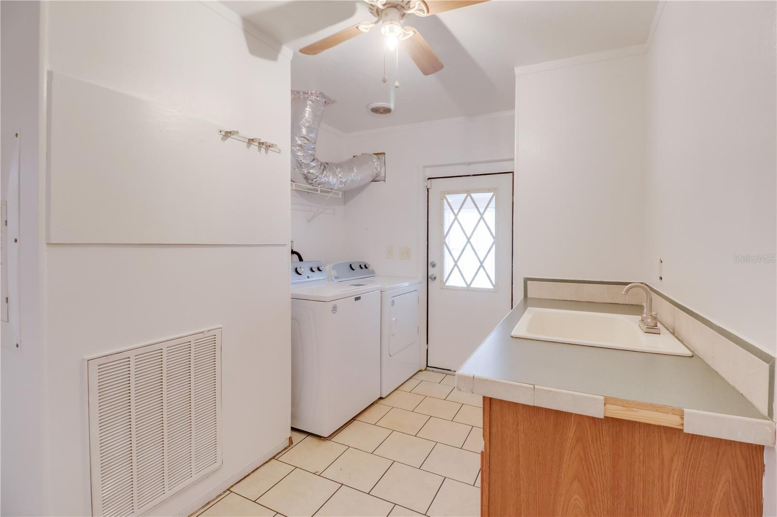 EDWIN M REEVES - Residential Lease