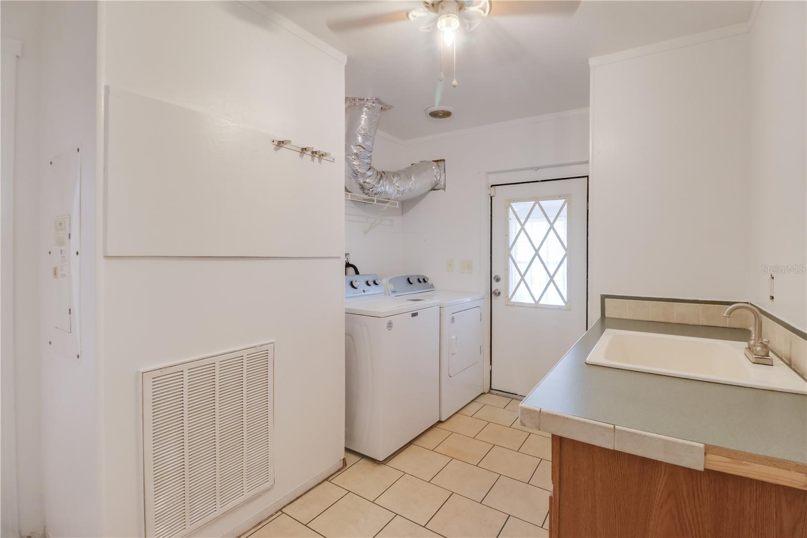 EDWIN M REEVES - Residential Lease