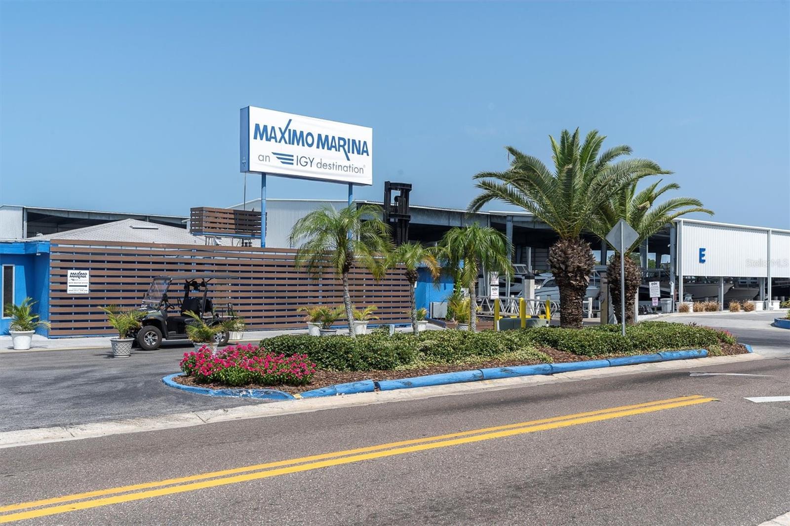 MOORINGS OF MAXIMO CONDO - Residential Lease