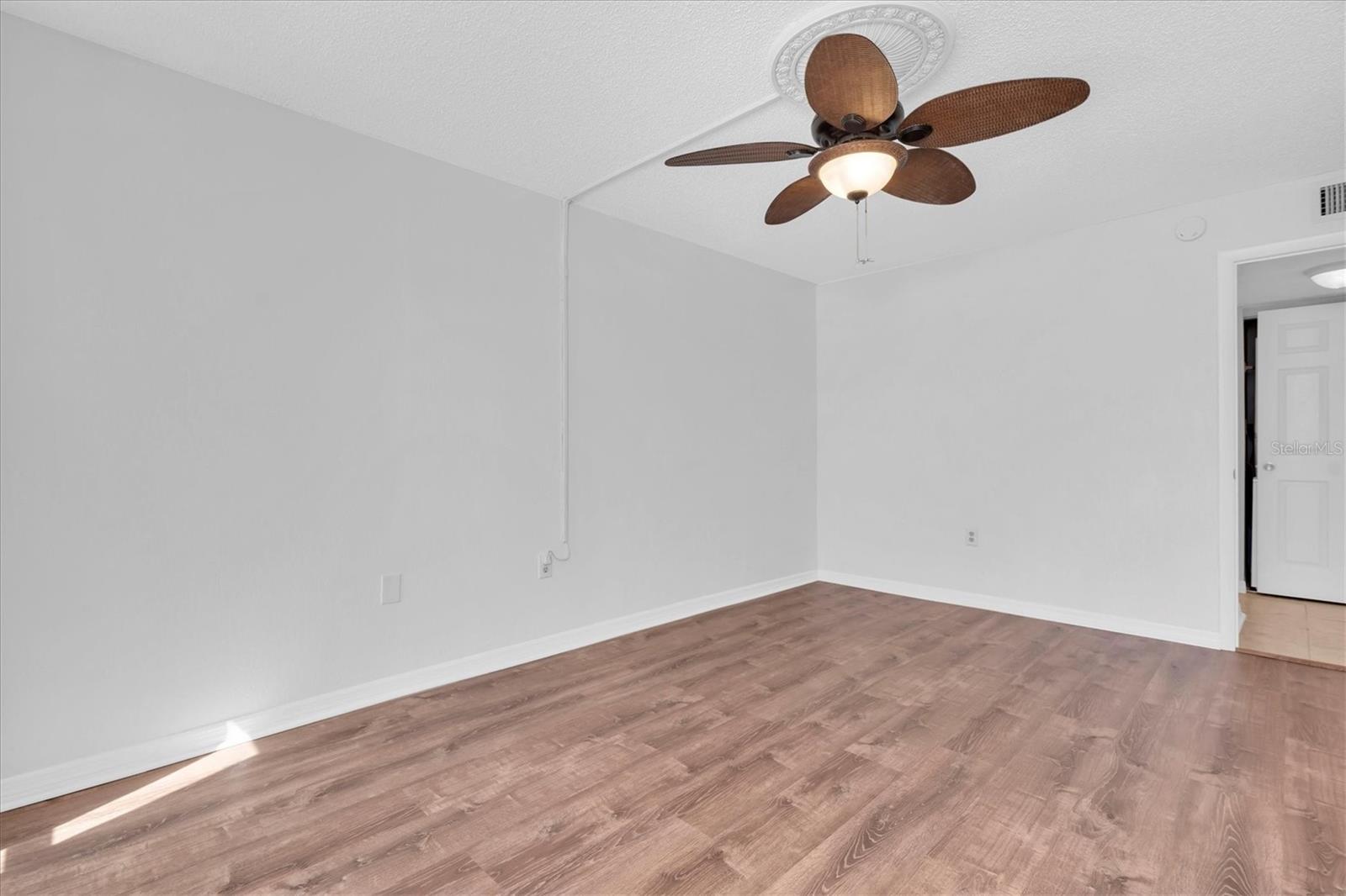 MOORINGS OF MAXIMO CONDO - Residential Lease