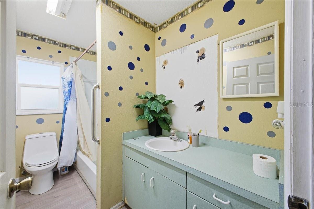 LINCOLN MANOR - Residential