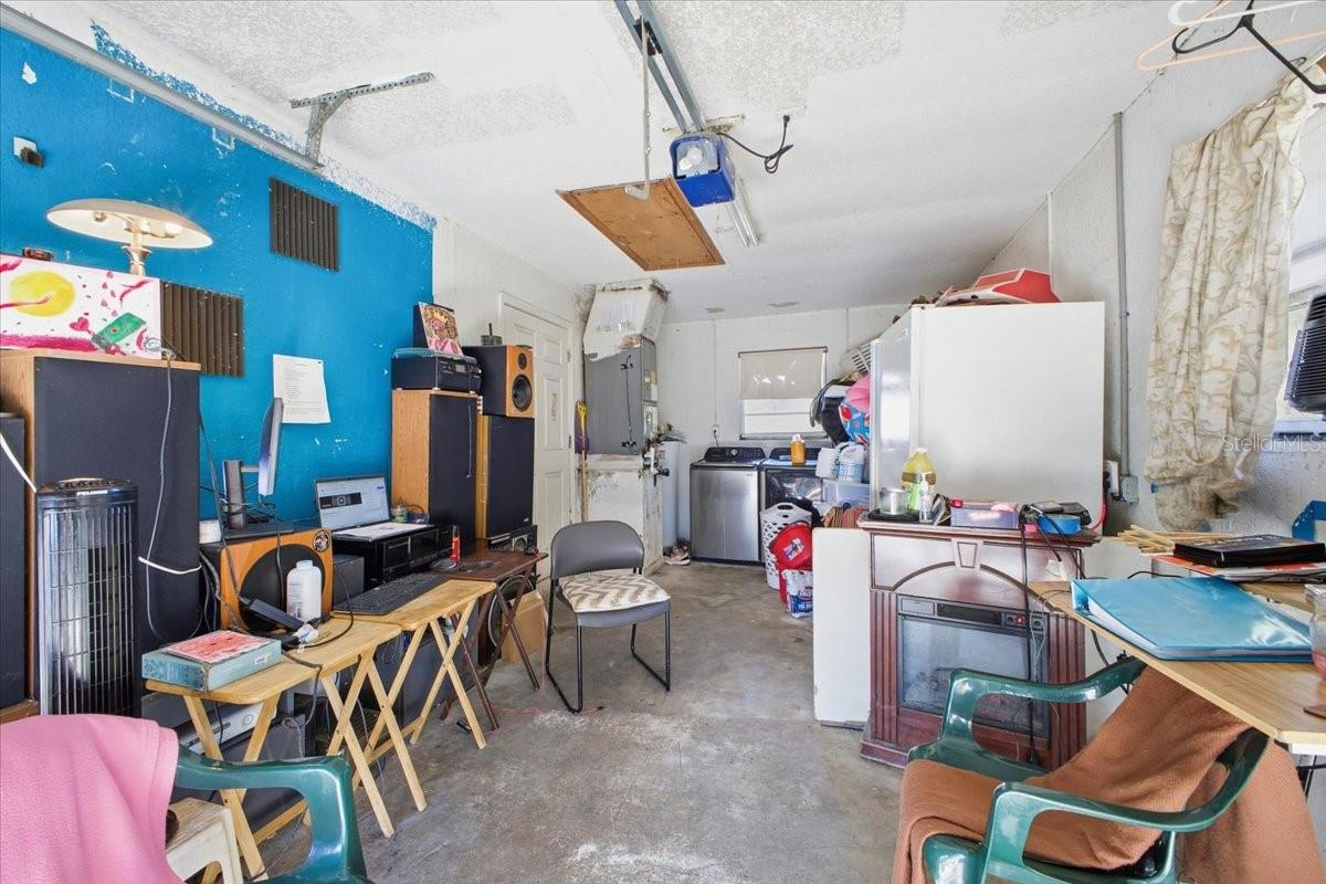 LINCOLN MANOR - Residential