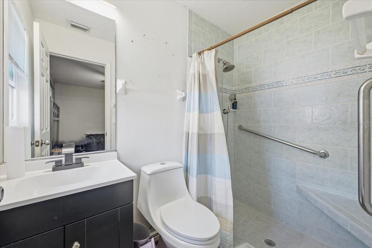 LINCOLN MANOR - Residential