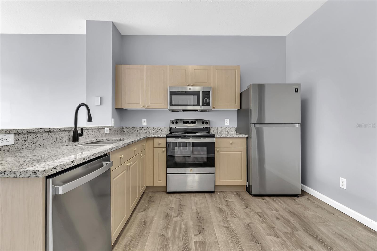 WINDSOR PALMS - Residential