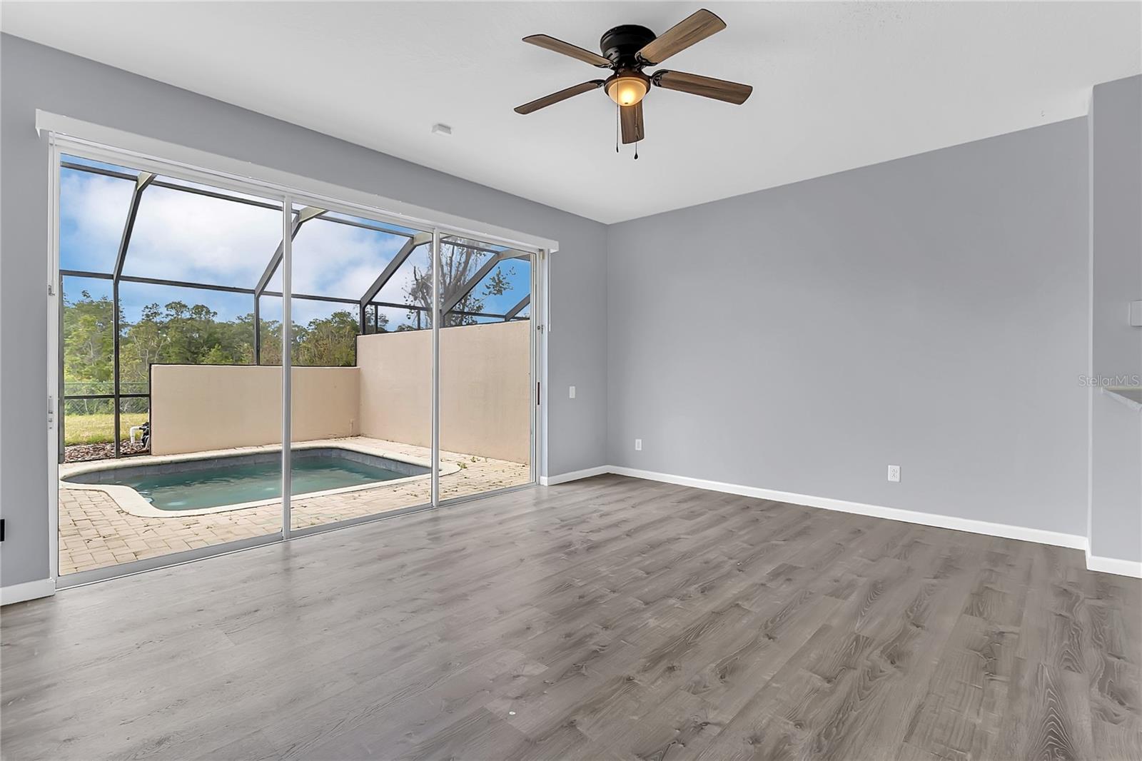 WINDSOR PALMS - Residential