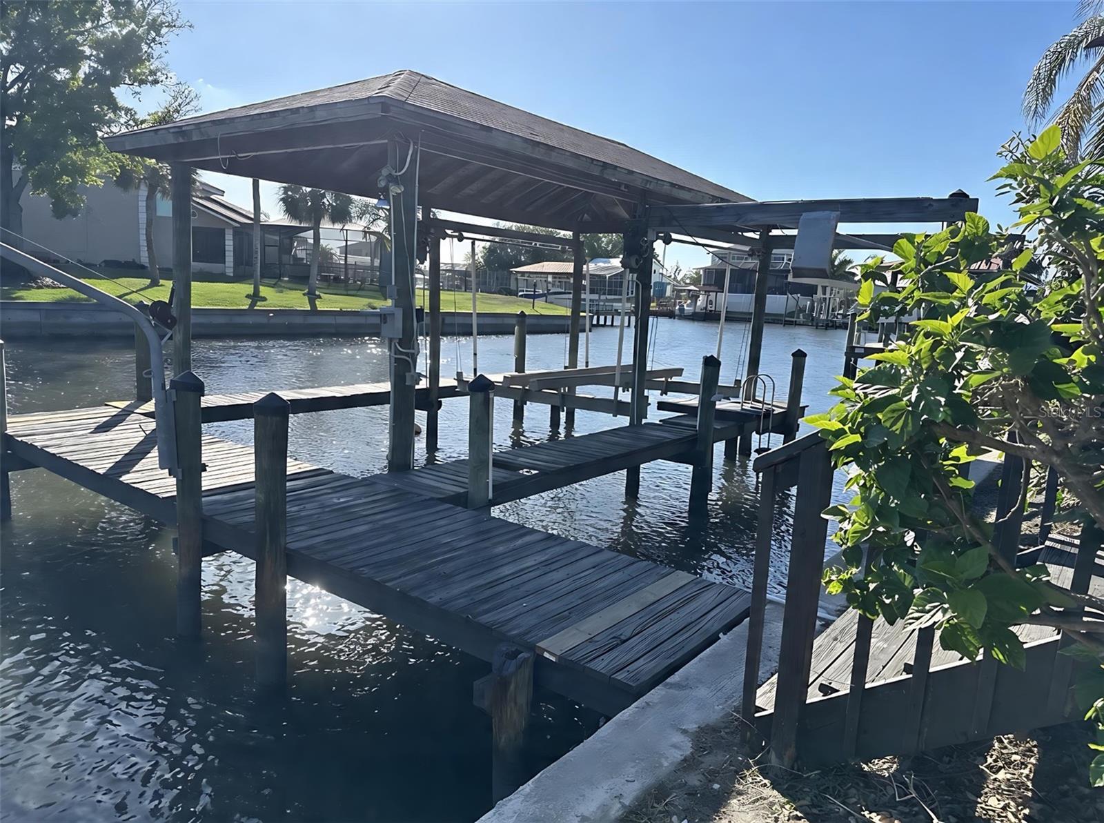 APOLLO BEACH UNIT SIX - Residential