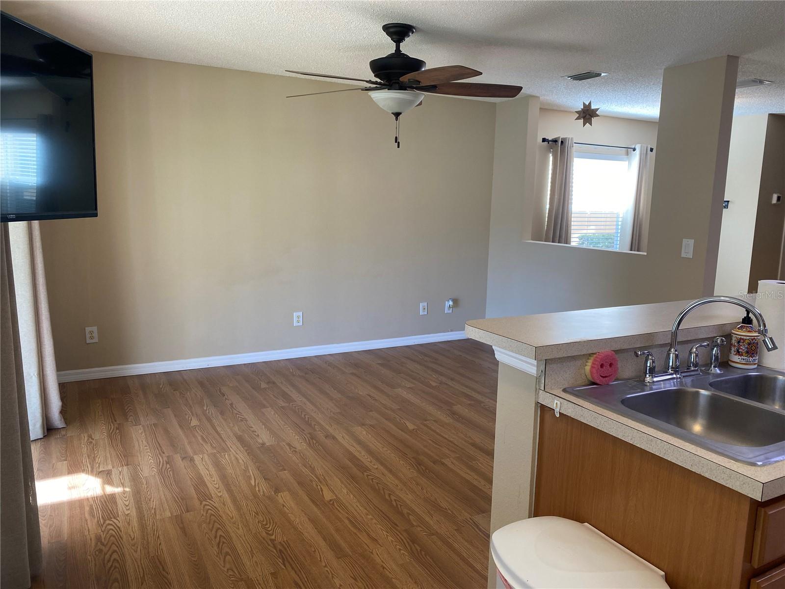 EDGEWATER AT GRAND OAKS PH 01 - Residential Lease