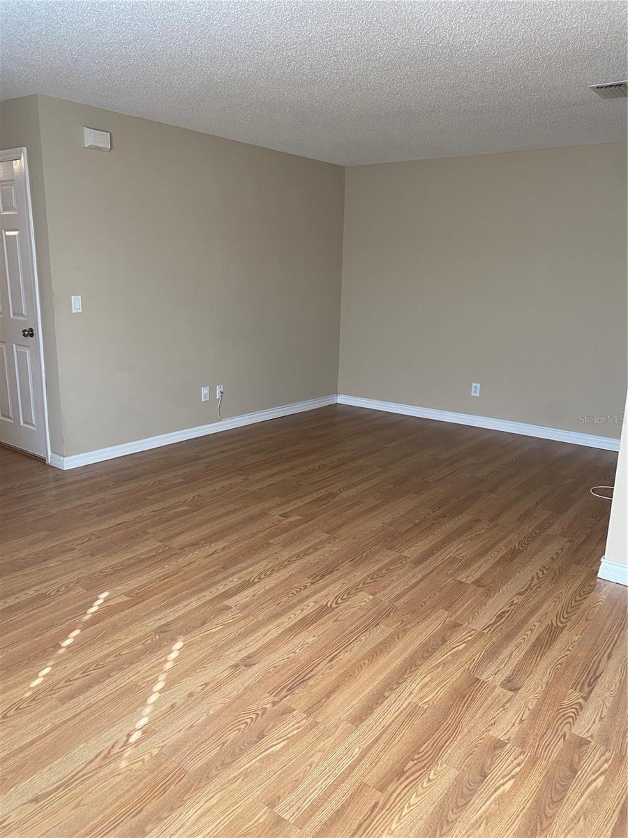 EDGEWATER AT GRAND OAKS PH 01 - Residential Lease