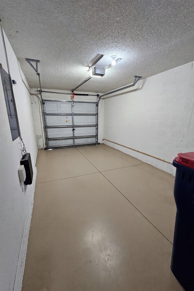 EDGEWATER AT GRAND OAKS PH 01 - Residential Lease