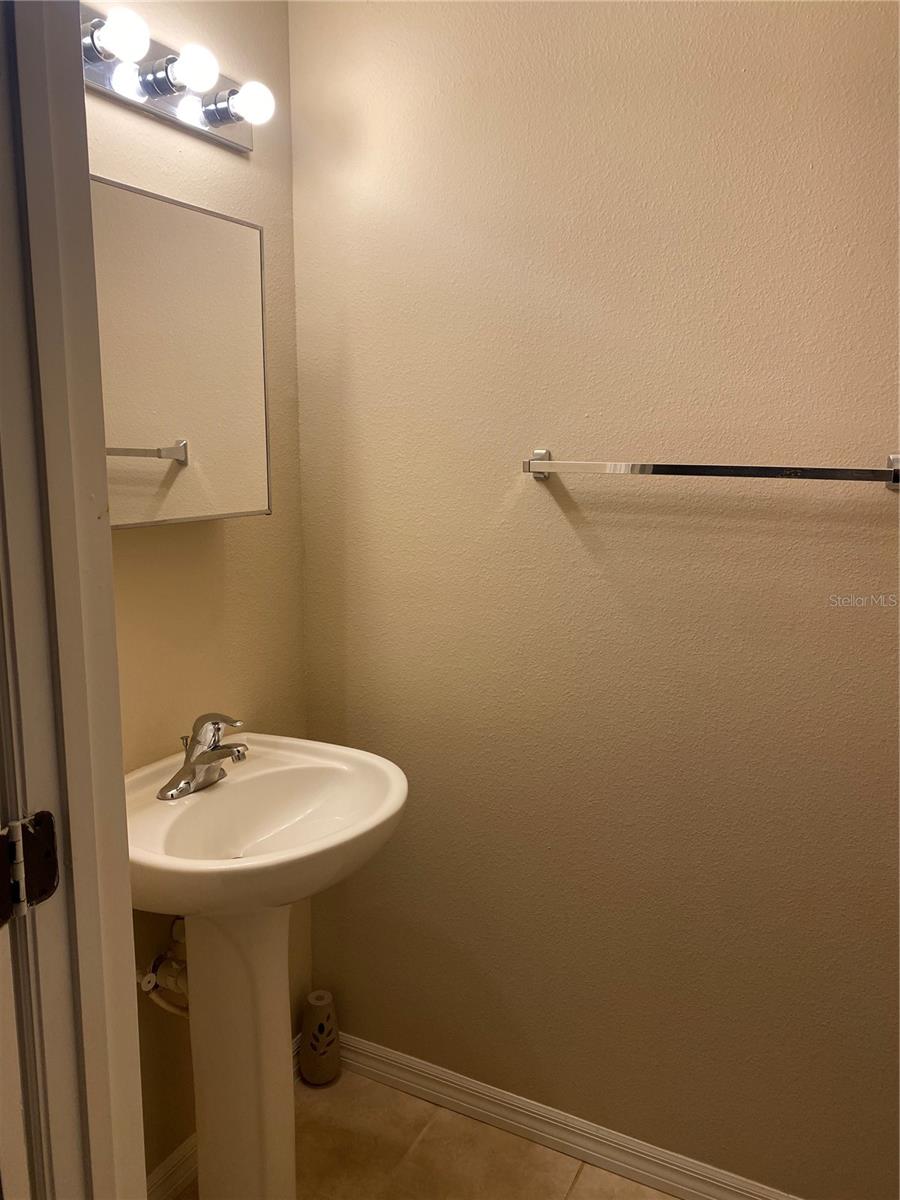 EDGEWATER AT GRAND OAKS PH 01 - Residential Lease