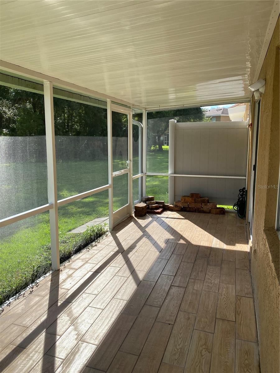 EDGEWATER AT GRAND OAKS PH 01 - Residential Lease