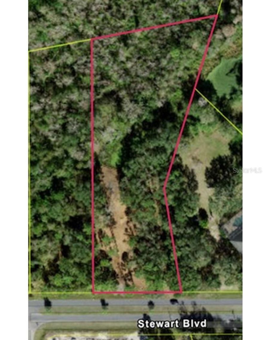 Large, oversized wooded lot, almost 2acres. Near Lake Toho, the biggest bass lake in this area. Close to shopping, Disney and other entertainment. Check this out today.