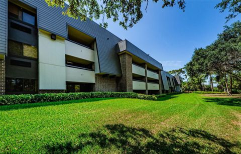 A home in PALM HARBOR