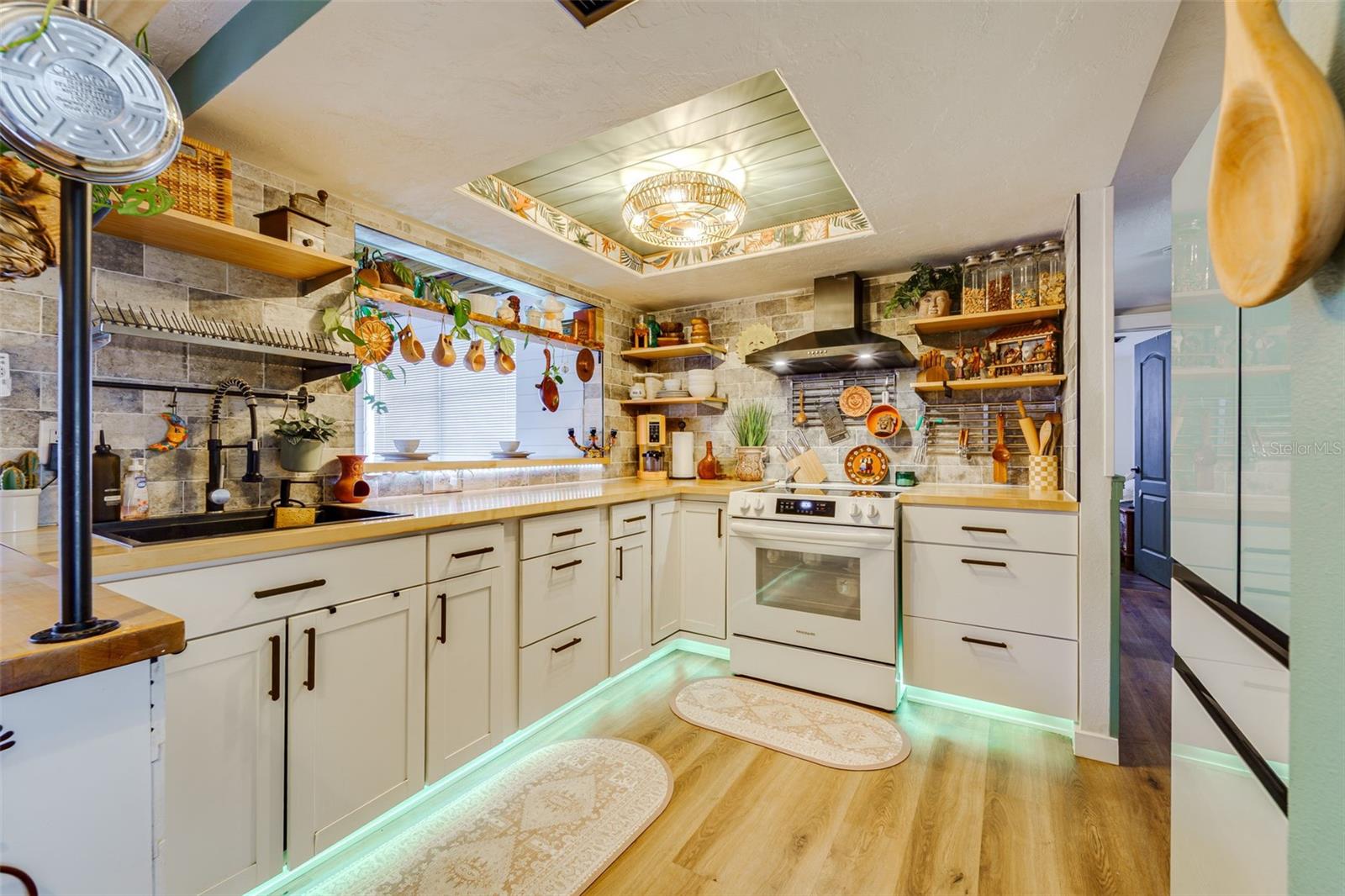 COUNTRY CLUB ESTATES UNIT 2 - Residential