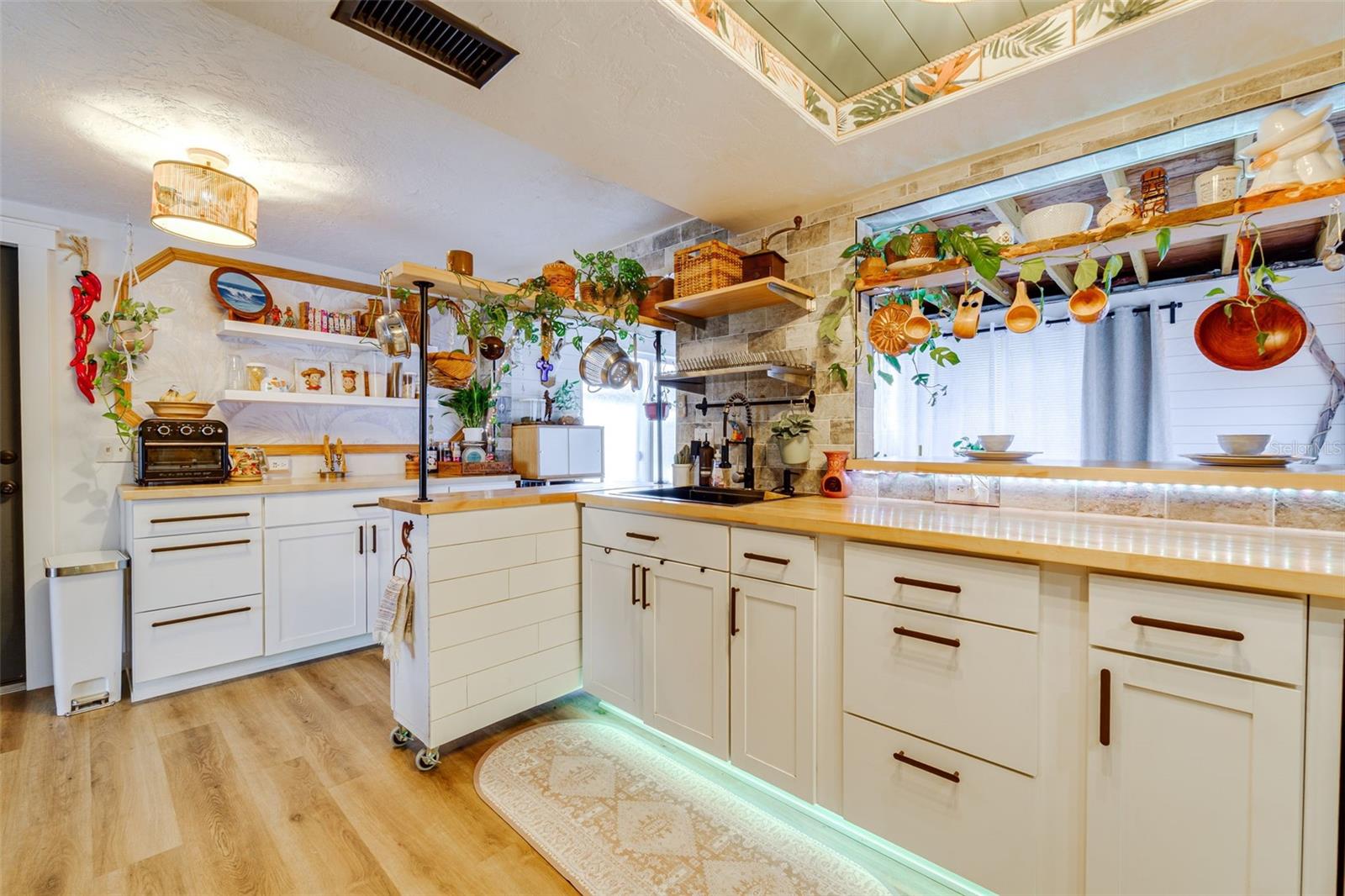 COUNTRY CLUB ESTATES UNIT 2 - Residential