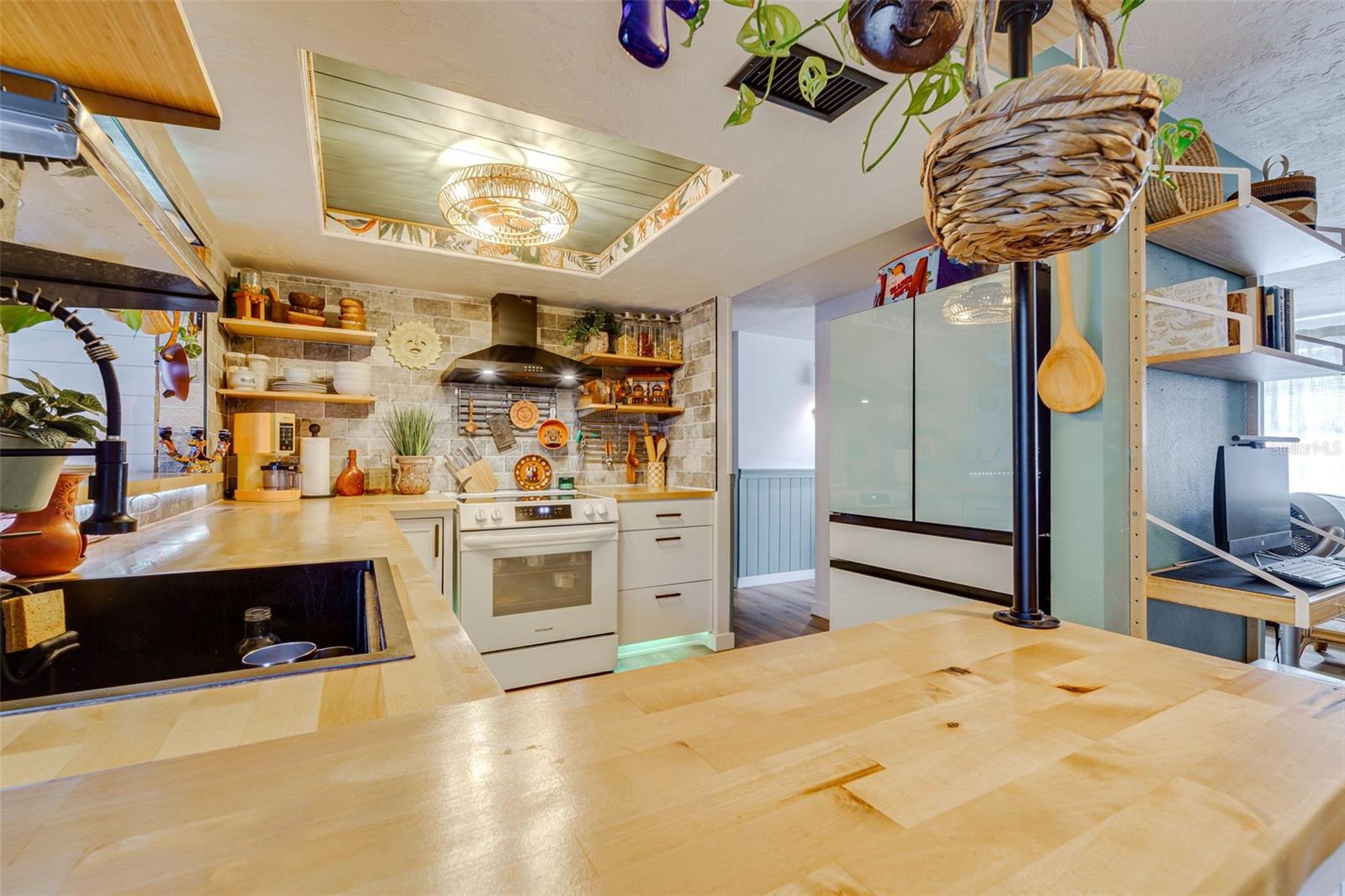 COUNTRY CLUB ESTATES UNIT 2 - Residential