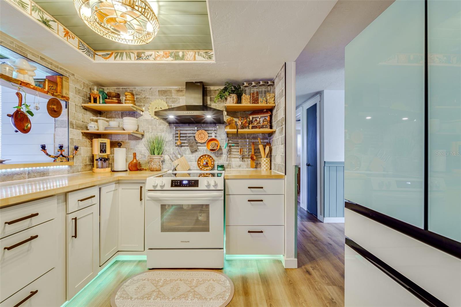 COUNTRY CLUB ESTATES UNIT 2 - Residential