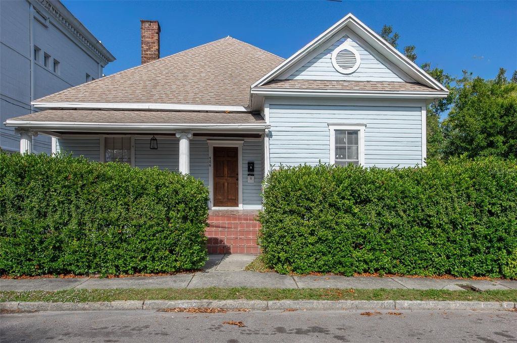 Photo of 906 E 11th Avenue, Tampa, FL 33605 (MLS # TB8464314)